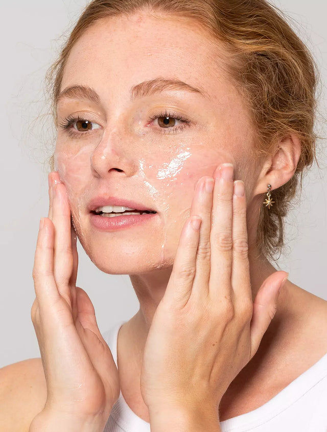 MeltTheDay™ Oil-based Gel Cleanser rubbing onto skin
